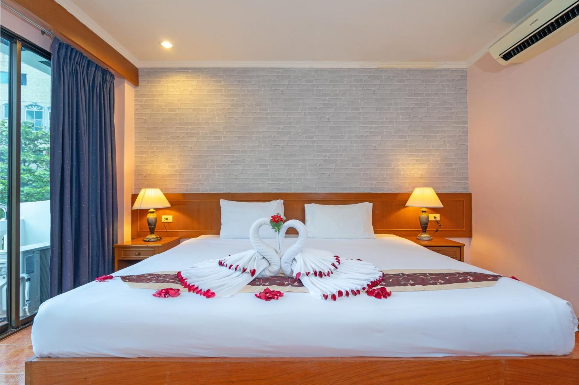 Patong Central Residence And Apartment Extérieur photo