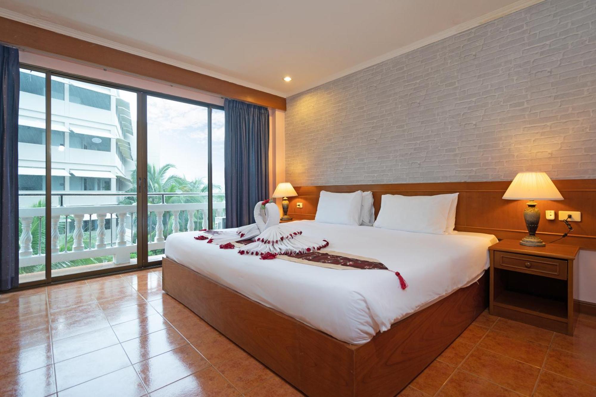 Patong Central Residence And Apartment Extérieur photo