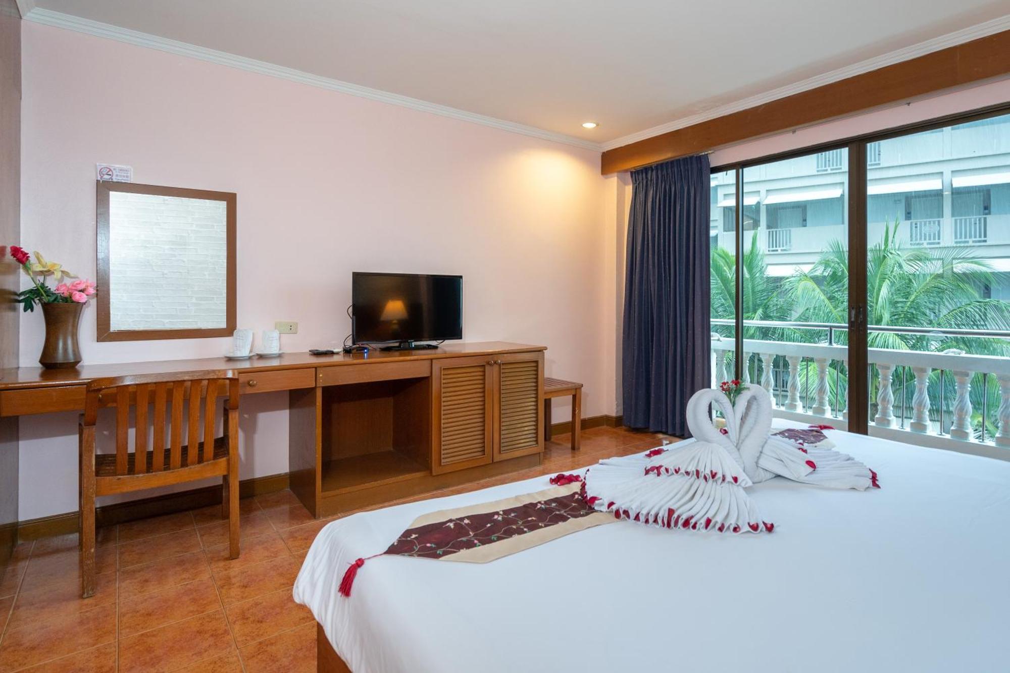 Patong Central Residence And Apartment Extérieur photo
