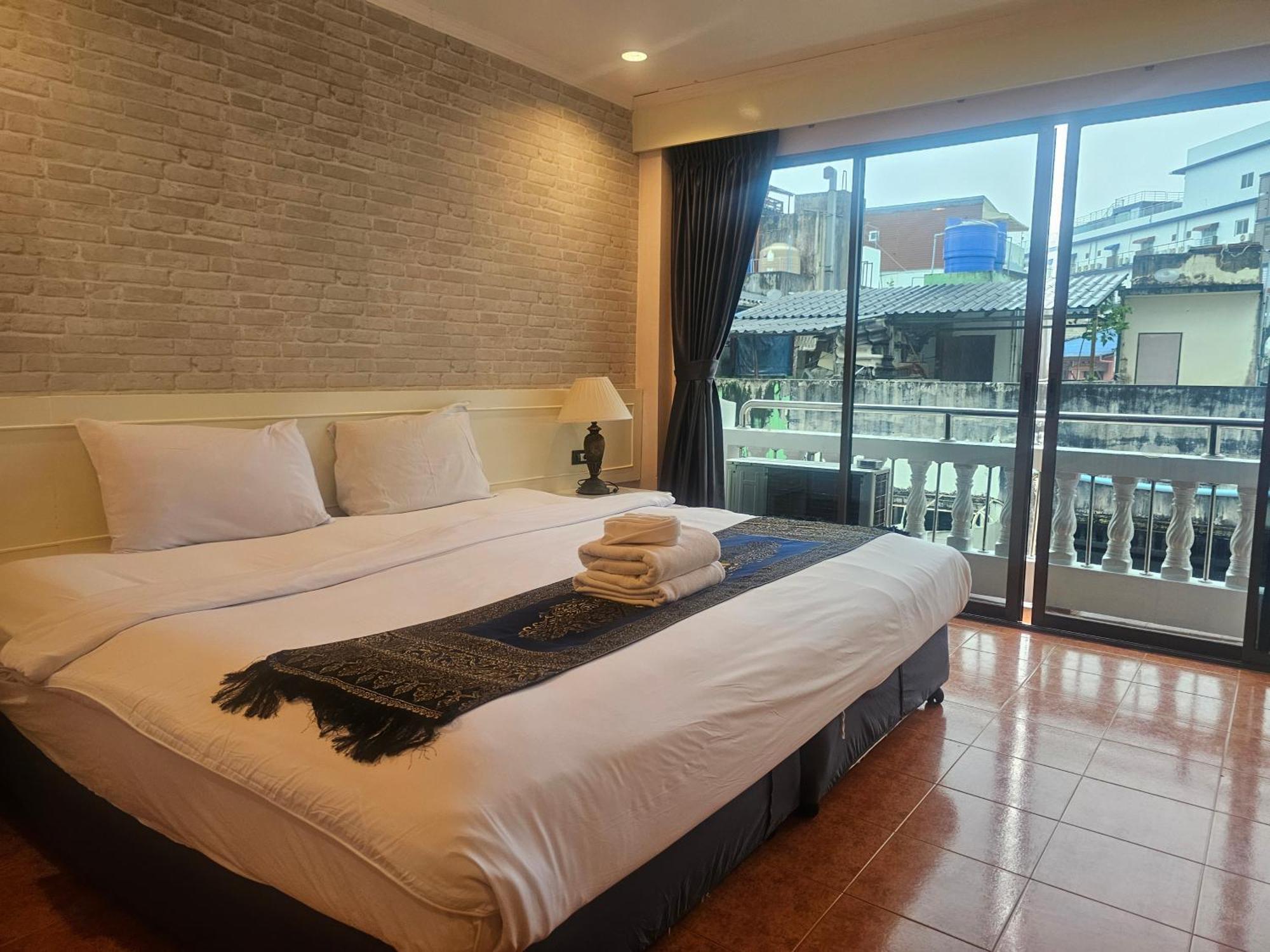 Patong Central Residence And Apartment Chambre photo