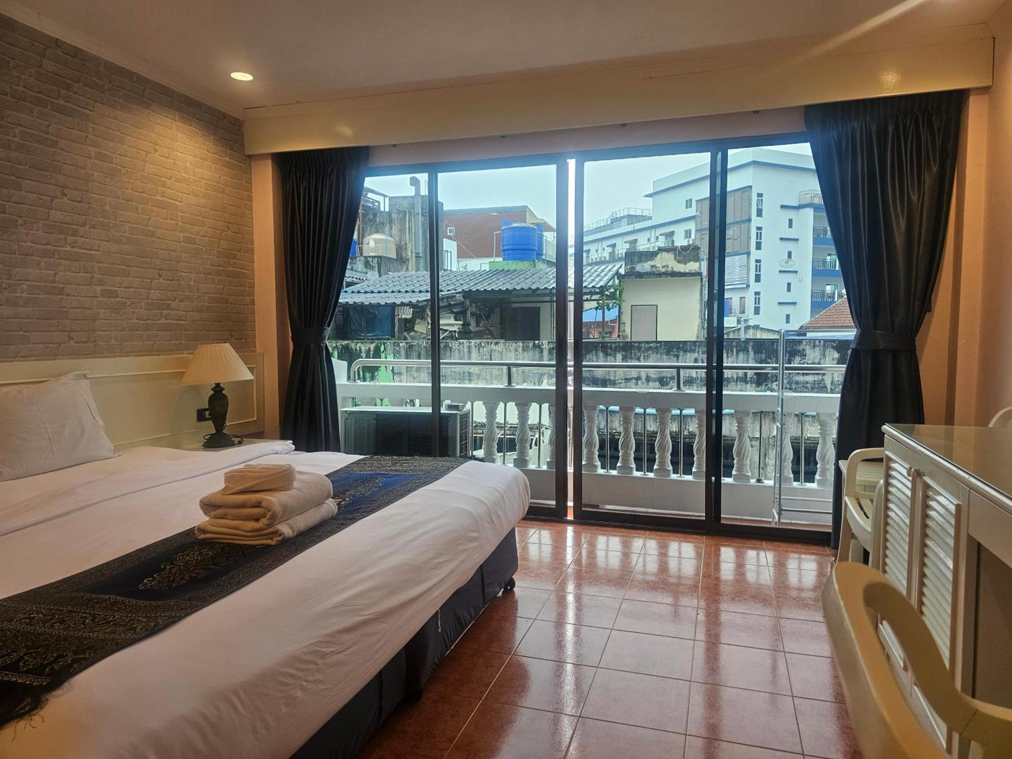 Patong Central Residence And Apartment Extérieur photo